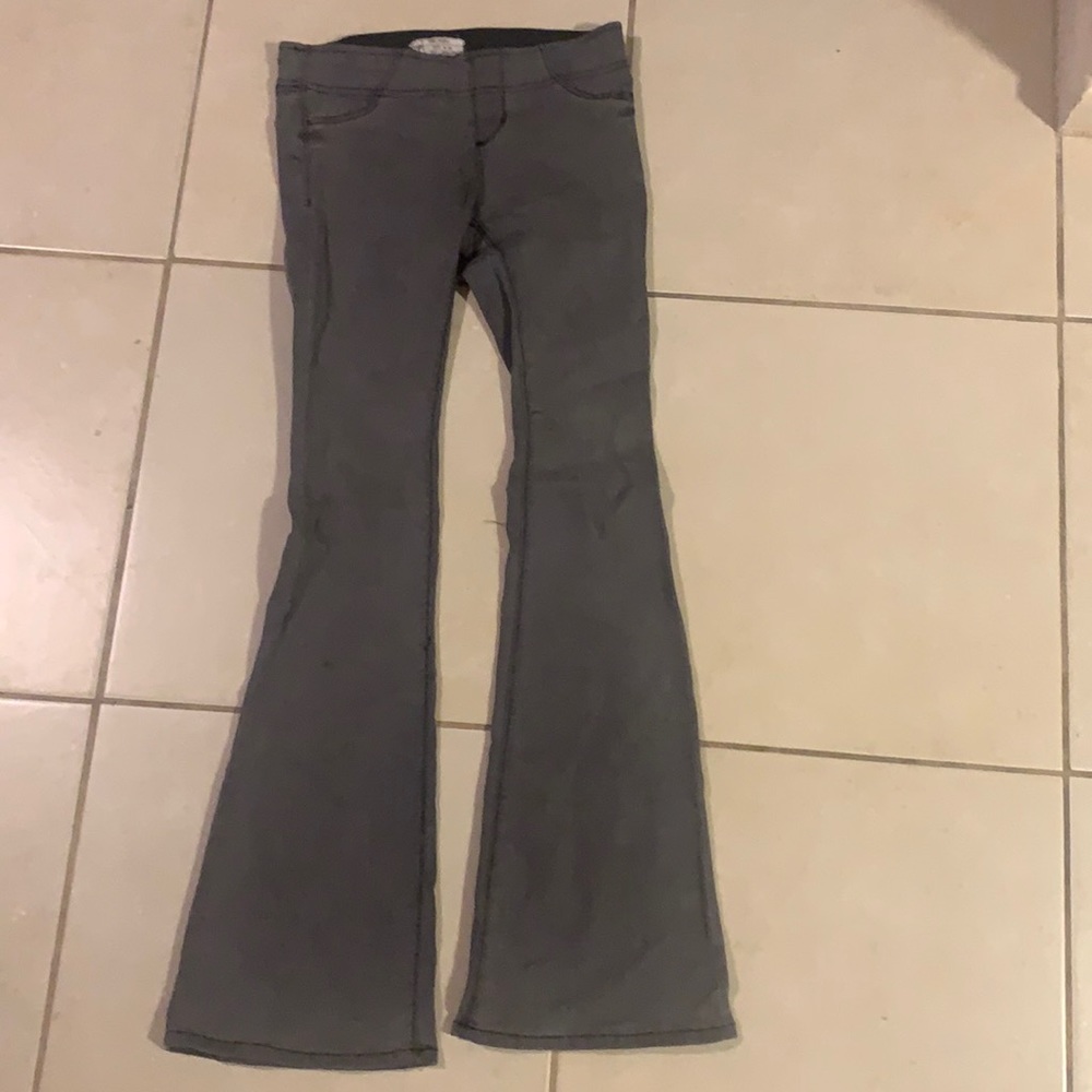 Free people gray low rise flares 🍑